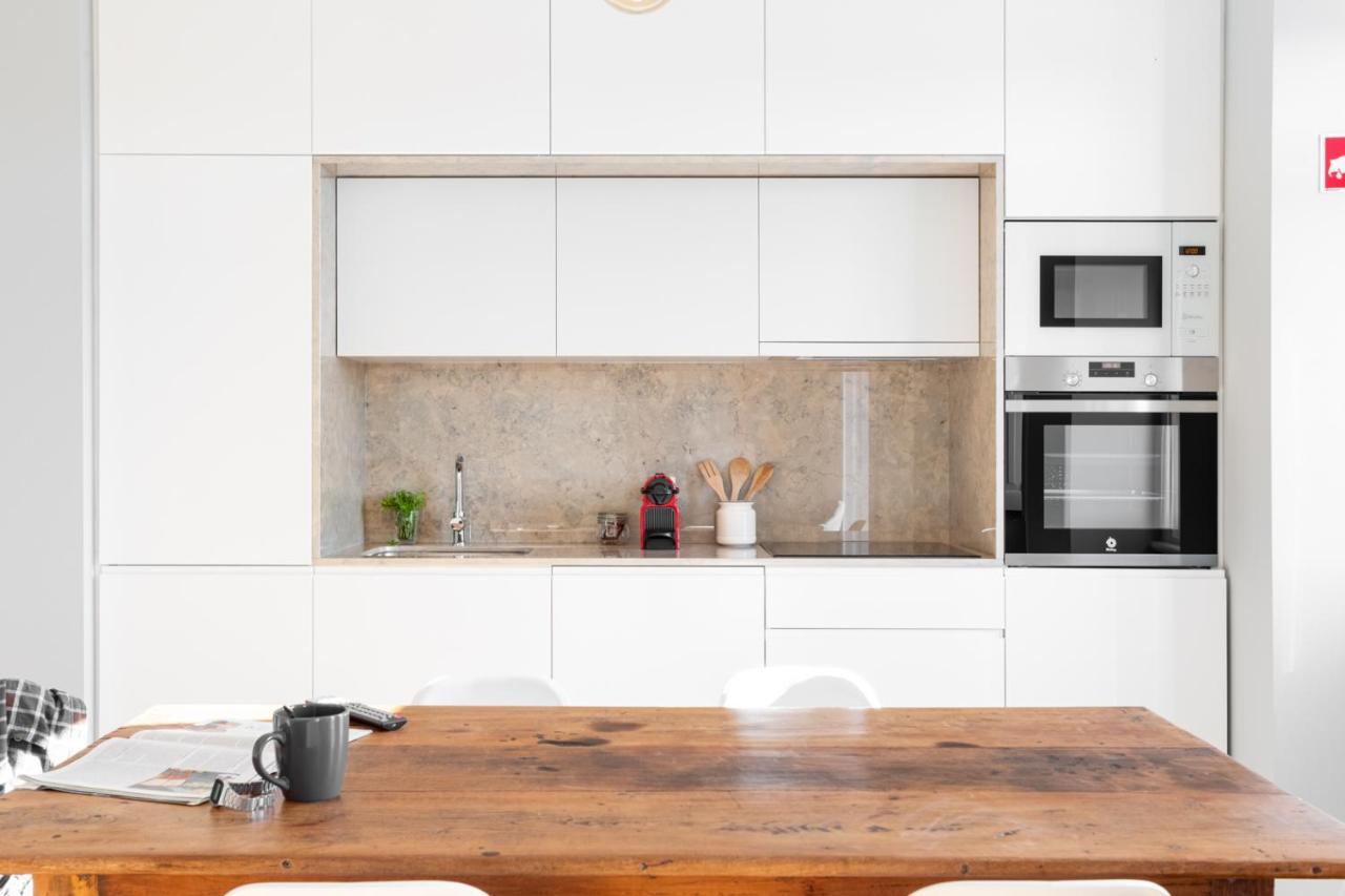 Joivy Marvelous 3-bed With Astonishing View And Terrace, Nearby St George Castle Appartement Lissabon