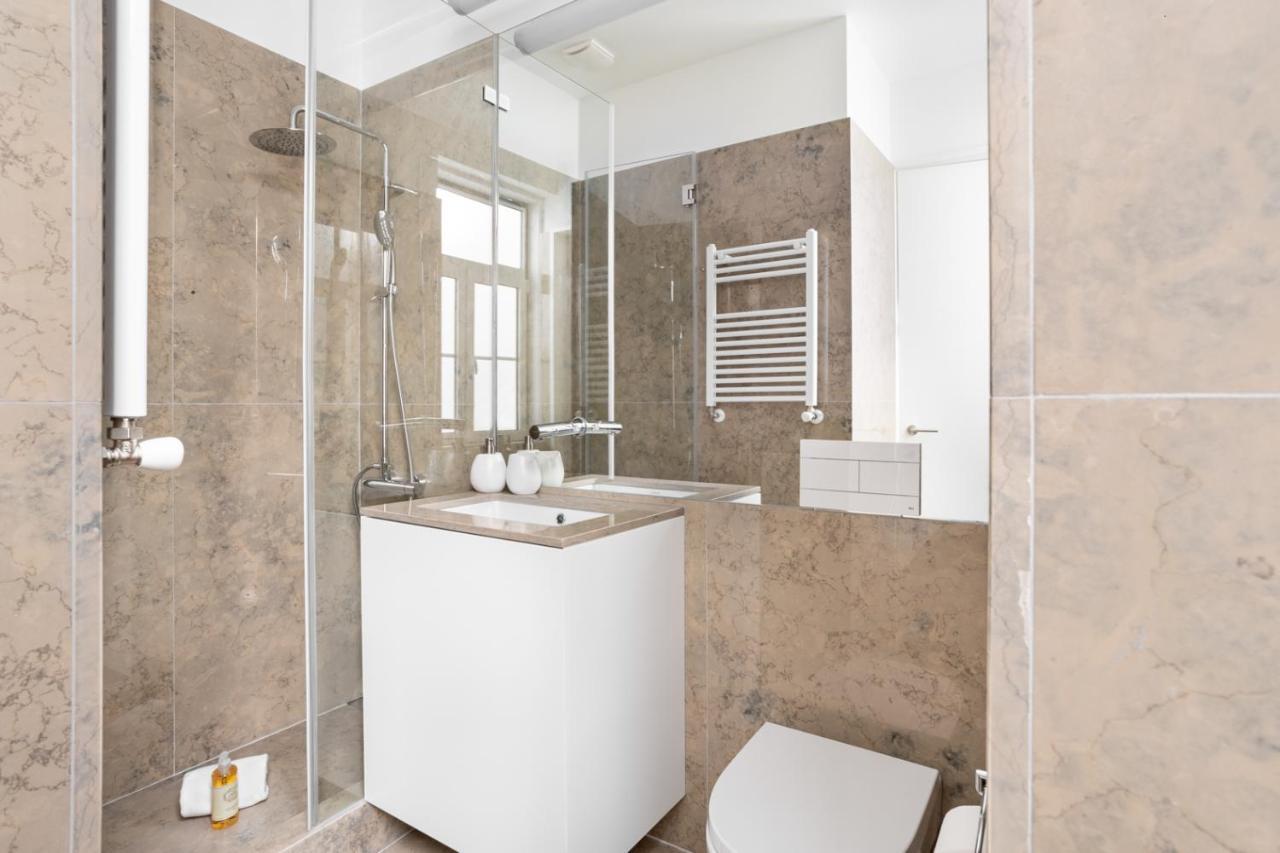 Joivy Marvelous 3-bed With Astonishing View And Terrace, Nearby St George Castle Appartement Lissabon